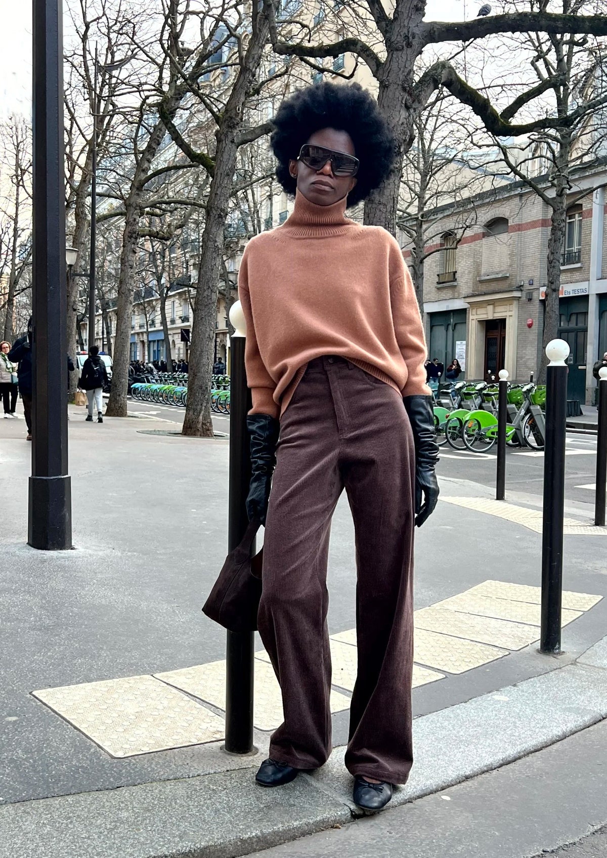 Le Pantalon Vito Velours marron glacé, vue 1
