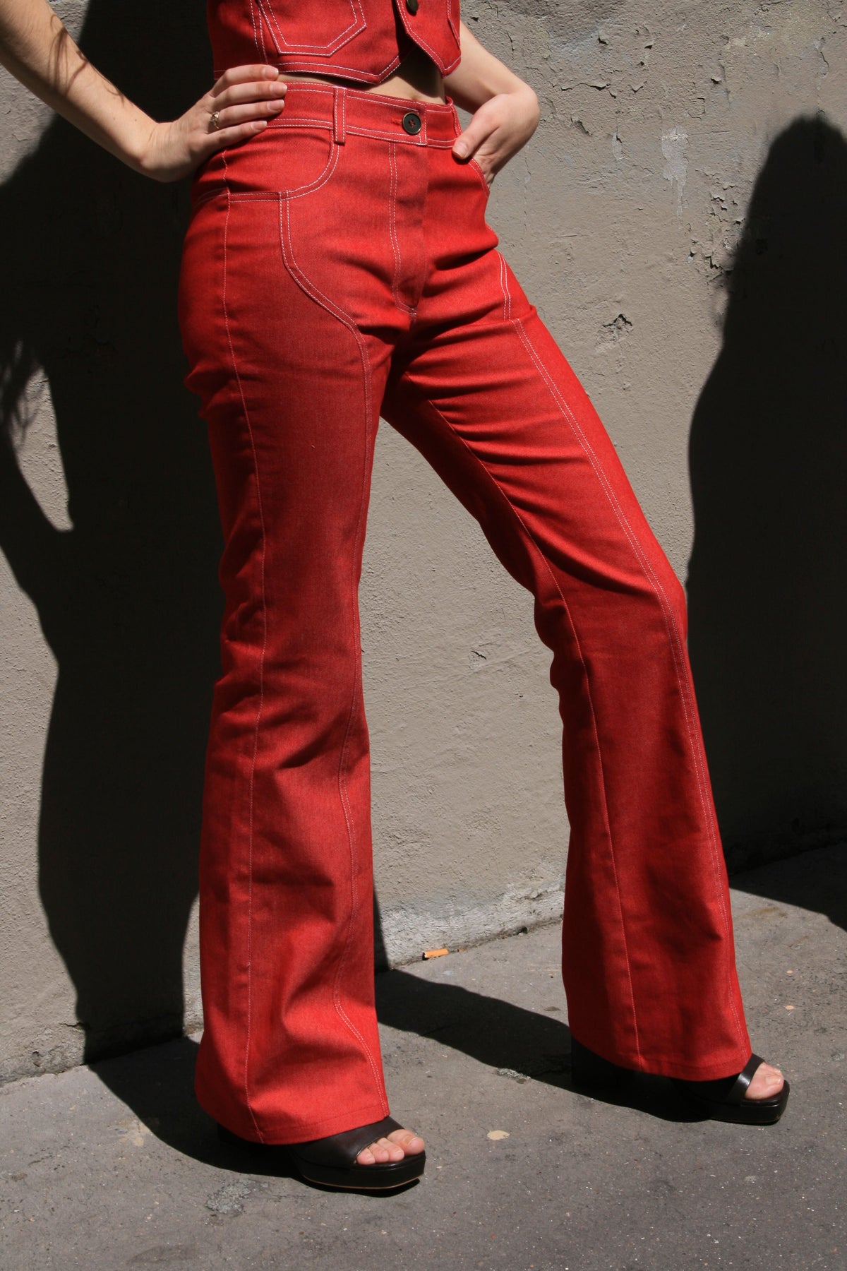 Le Jean Joey rouge, vue 2