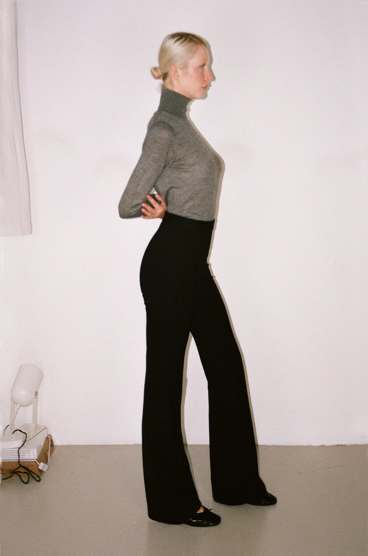 Le Pantalon Slim Flare Sweater noir, vue 2